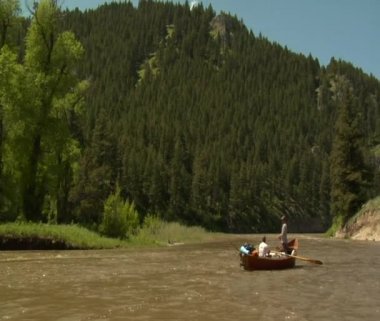 nehir Dağları ile driftboat