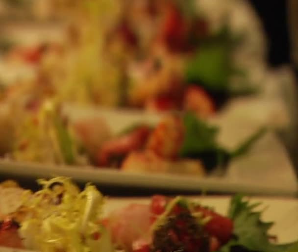 Ręce przygotować sushi — Wideo stockowe