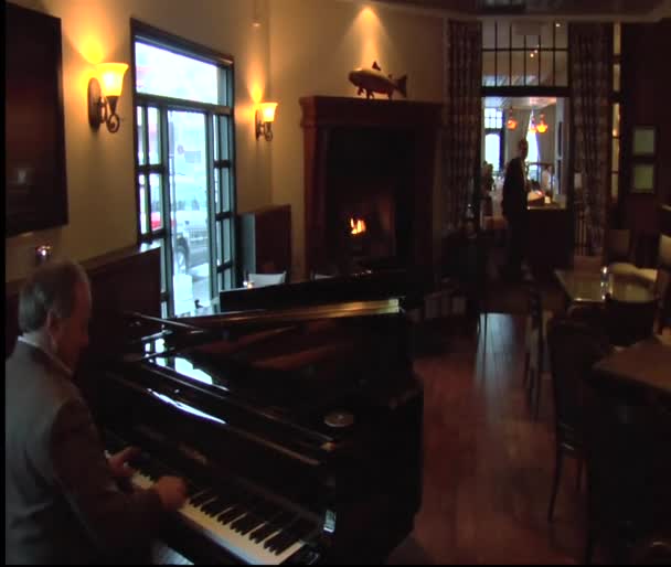 豪华的餐厅与大钢琴 — 图库视频影像