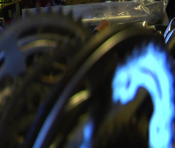 Metal bike parts gleaming in light, rack focus — Stock Video