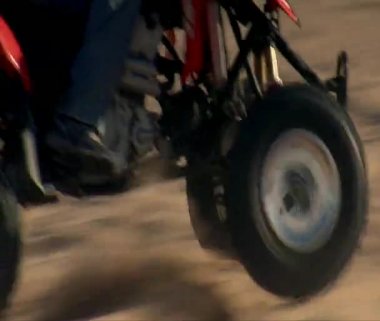 Kum ile ATV tekerlekler