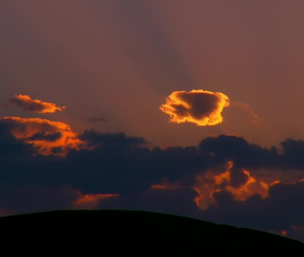 Siluetas de los pilotos de ATV con puesta de sol — Vídeos de Stock