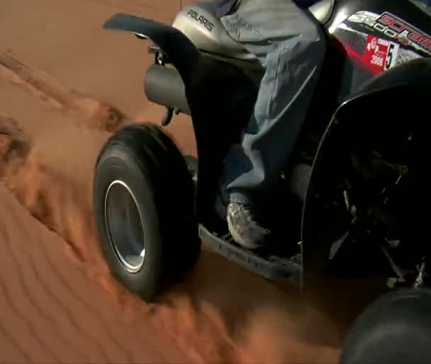 Cavaliere ATV sulla sabbia — Video Stock