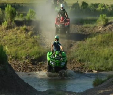 ATV biniciler çapraz akış