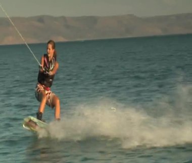 genç kız wakeboarding