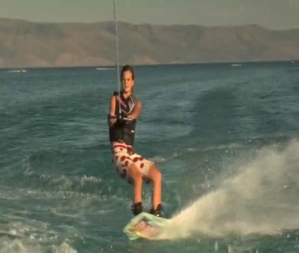 Wakeboarding nastolatka — Wideo stockowe