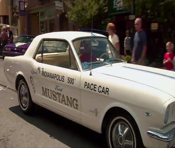 Klassischer Mustang — Stockvideo