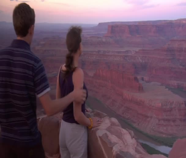 Couple admires the view — Stock Video