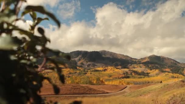 Berge im Herbst offenbaren Lizenzfreies Stock-Filmmaterial