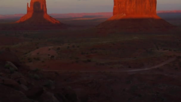 Tilt up shot of Monument Valley at sunset — Stock Video