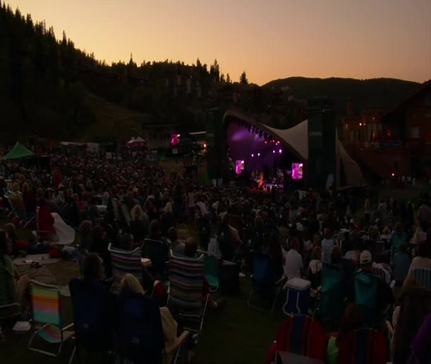 Концерт на заході сонця — стокове відео