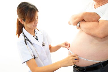 ciddi doktor hasta obezite incelenmesi