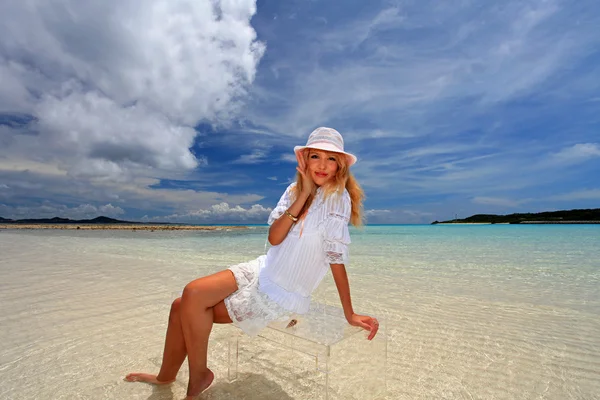 Felice ragazza asiatica sorriso sul suo viso — Foto Stock