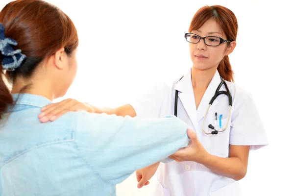 Cirujano ortopédico con examen médico —  Fotos de Stock