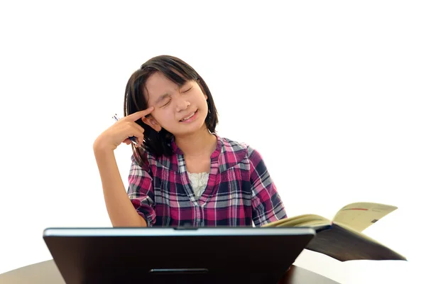 Uma menina em um olhar inquieto — Fotografia de Stock