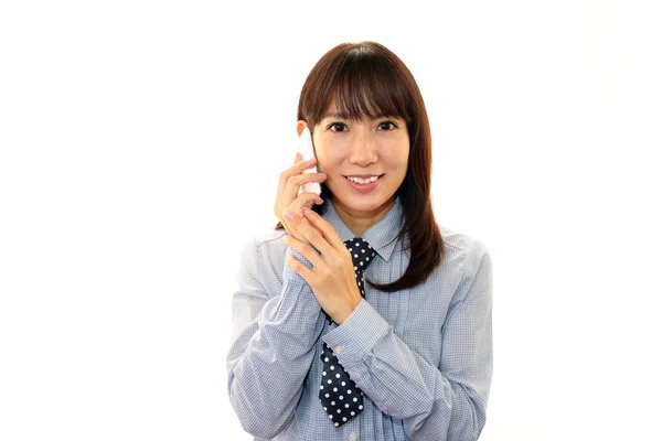 Mulher durante uma chamada . — Fotografia de Stock