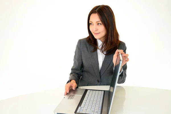 Smiling business woman with laptop — Stock Photo, Image