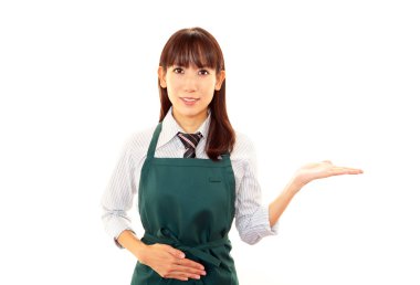 Garson gülümseyerek