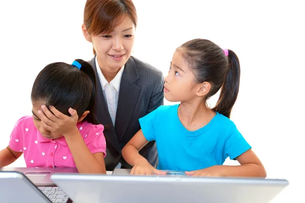 Meisjes met notitieboekje — Stockfoto