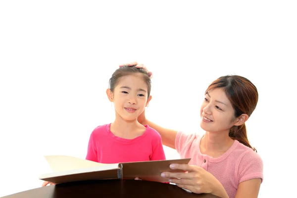Kind met tutor studeren — Stockfoto