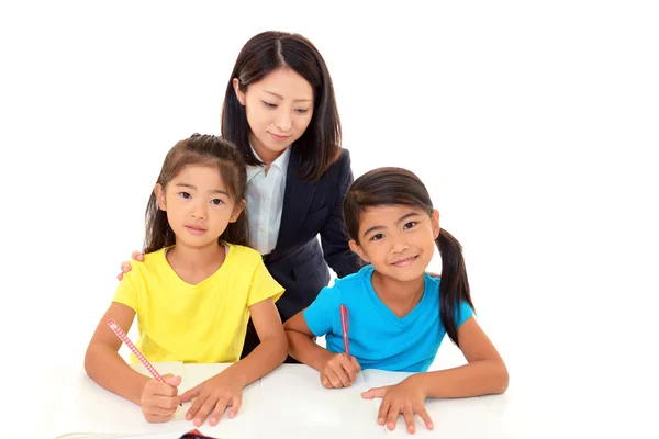 Bambini che studiano — Foto Stock