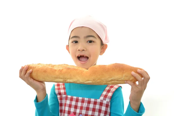 Menina segurando um pão — Fotografia de Stock