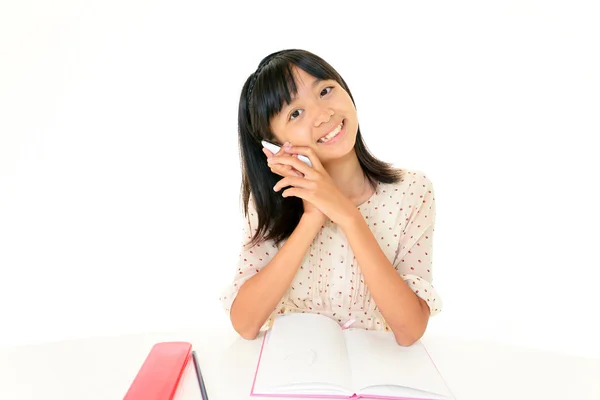 Gelukkig meisje houdt van een mobiele telefoon — Stockfoto