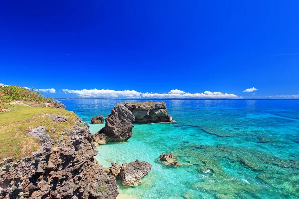 Sea of emerald green of the Okinawa. — Stock Photo, Image