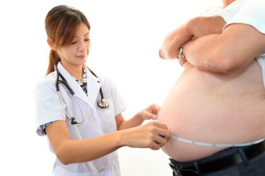 ciddi doktor hasta obezite incelenmesi