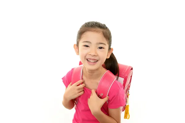 Lächelndes Mädchen mit Rucksack Stockfoto