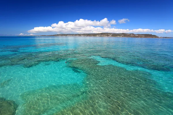 Изумрудно-зеленое море Окинавы . — стоковое фото