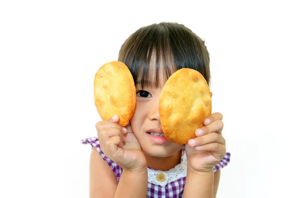 Szczęśliwe dziecko jeść przekąski — Zdjęcie stockowe