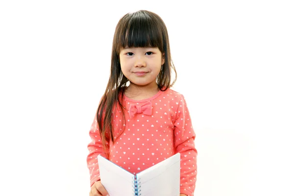 Menina asiática lendo seu livro — Fotografia de Stock