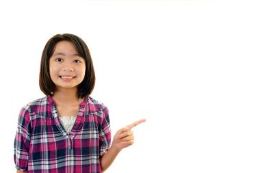 işaret eden bir kız.