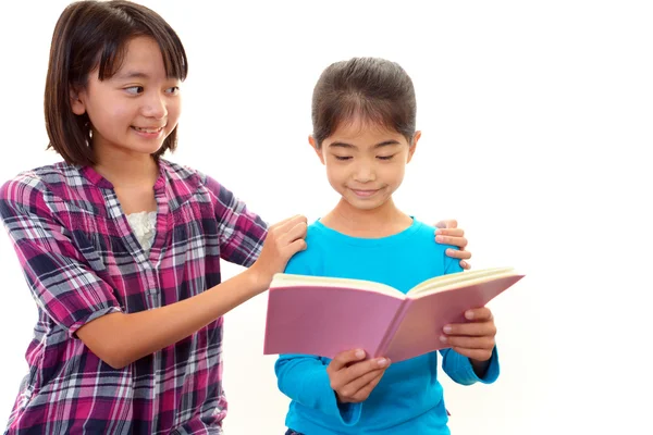 Niños estudiando — Foto de Stock