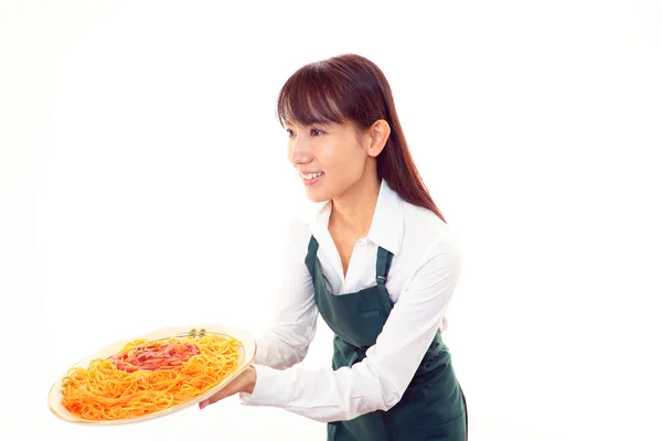 Smiling waitress carrying a meal — Stock Photo, Image