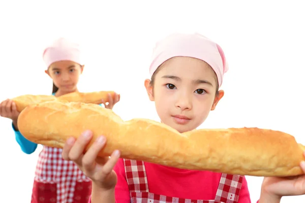 Meisjes houden van brood — Stockfoto