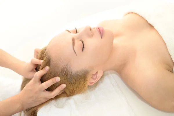 Spa massage for beautiful woman — Stock Photo, Image