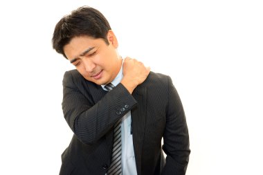 omuz ağrısı ile işadamı.