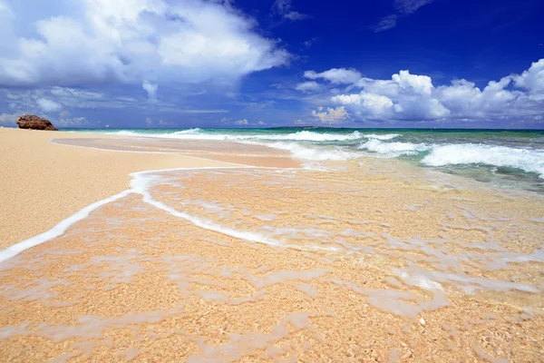 Schöner strand in okinawa — Stockfoto