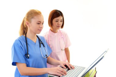 Doktorlar ve hemşireler ele alınmıştır