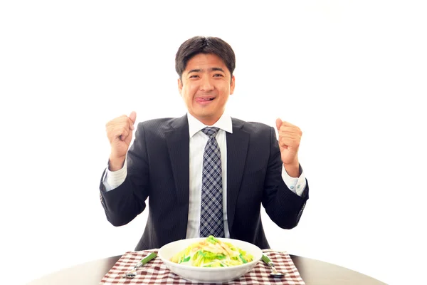 Hombre sonriente comiendo comida —  Fotos de Stock