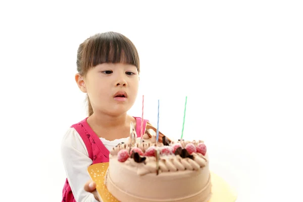 Petite fille avec gâteau d'anniversaire — Photo