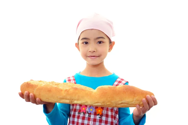 Menina segurando um pão — Fotografia de Stock