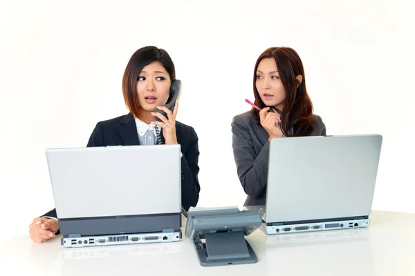 Porträt von Geschäftsleuten in ihrem Büro — Stockfoto