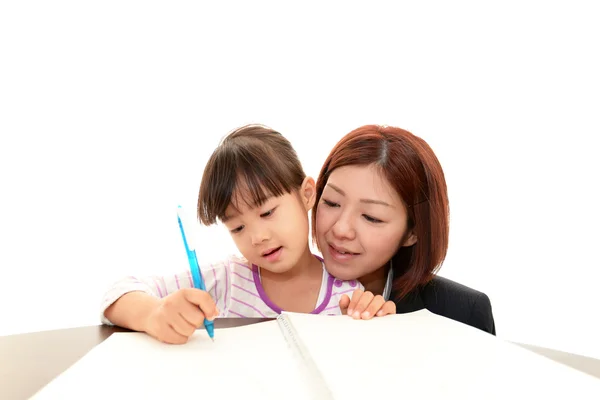 Вчителька з маленькою дівчинкою вчиться . — стокове фото