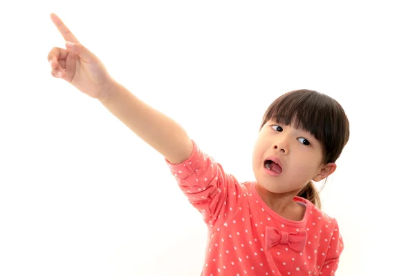 Menina asiática pequena apontando . — Fotografia de Stock