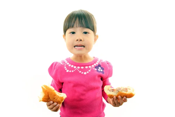 Klein meisje eten brood — Stockfoto