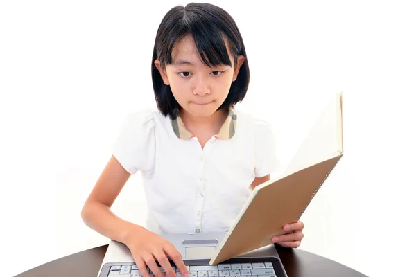Κορίτσι με σημειωματάριο — Φωτογραφία Αρχείου