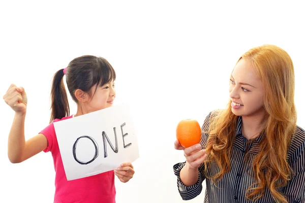 Mädchen lernt Englisch mit Lehrer — Stockfoto